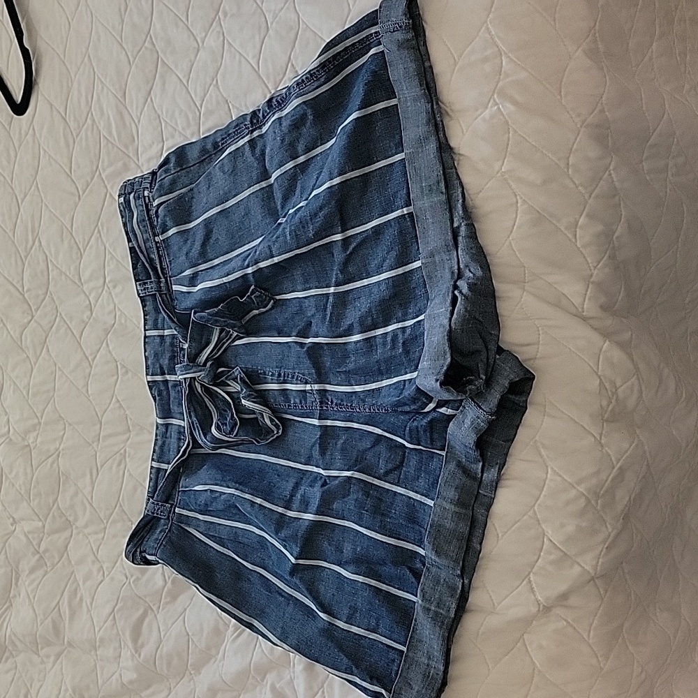 Universal Threads Shorts